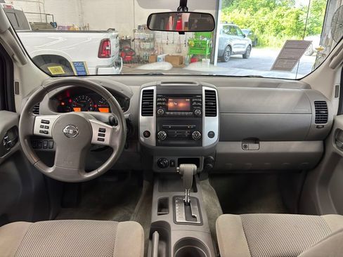 Used 2014 Nissan Frontier SV AWD/4WD image 15