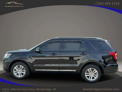 Used 2018 Ford Explorer XLT w/ Equipment Group 202A AWD/4WD image 7