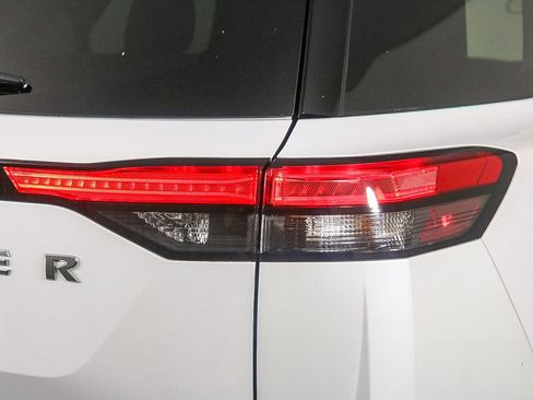 Certified 2025 Nissan Pathfinder SV image 9