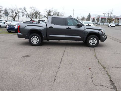 Used 2022 Toyota Tundra SR5 w/ SR5 Convenience Package image 4