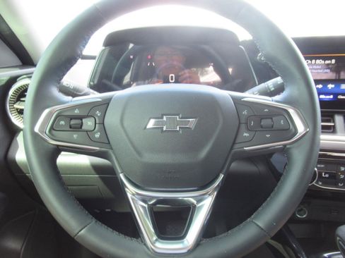 Used 2025 Chevrolet Trax ACTIV w/ Driver Confidence Package FWD image 22