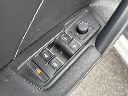 Used 2022 Volkswagen Tiguan SE R-Line image 21