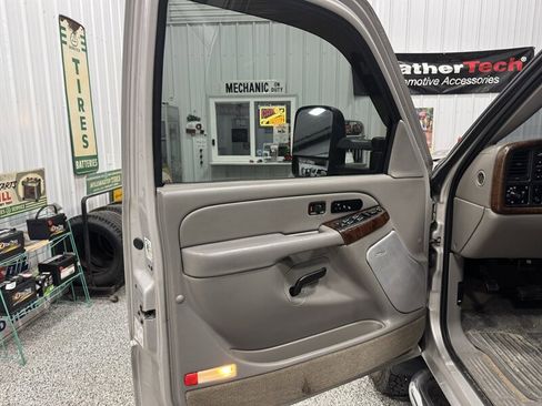 Used 2005 Chevrolet Silverado 2500 LT w/ Heavy-Duty Power Package image 9