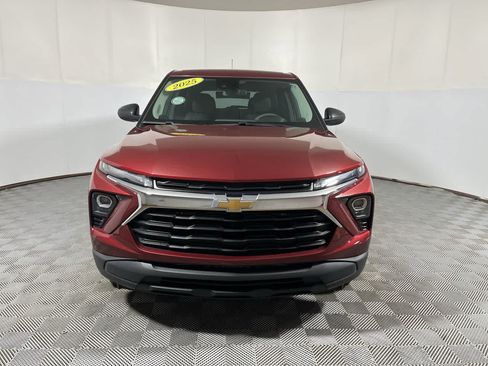 Used 2025 Chevrolet TrailBlazer LS w/ LS Convenience Package FWD image 3