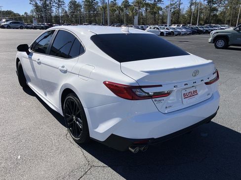 Used 2026 Toyota Camry SE image 3
