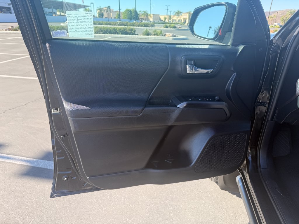 Used 2020 Toyota Tacoma TRD Off-Road w/ Technology Package AWD/4WD image 10