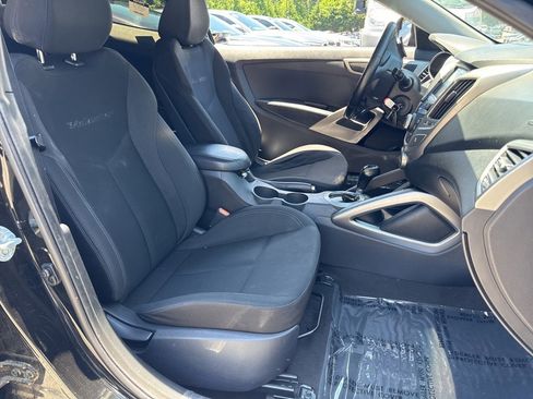 Used 2017 Hyundai Veloster FWD image 9