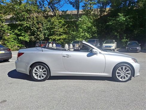 Used 2011 Lexus IS 250C image 9