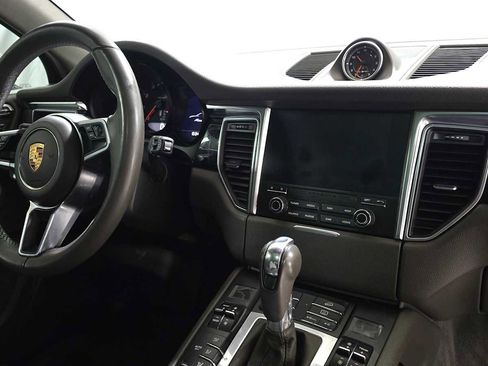 Used 2018 Porsche Macan image 11