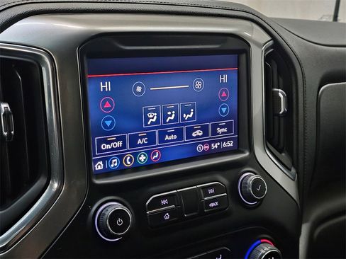 Used 2022 Chevrolet Silverado 2500 LT w/ Convenience Package image 27