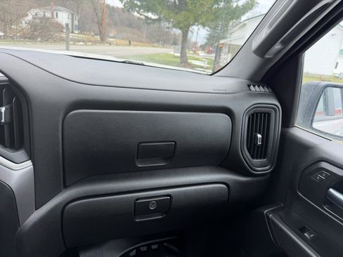 Used 2020 GMC Sierra 2500 4WD Crew Cab 159 w/ Convenience Package image 32