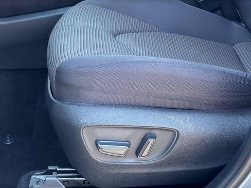 Used 2021 Toyota Highlander LE FWD image 27