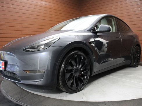 Used 2022 Tesla Model Y Performance image 5