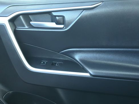 Used 2023 Toyota RAV4 XLE Premium image 28