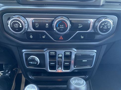 Used 2018 Jeep Wrangler Unlimited Sport S AWD/4WD image 25