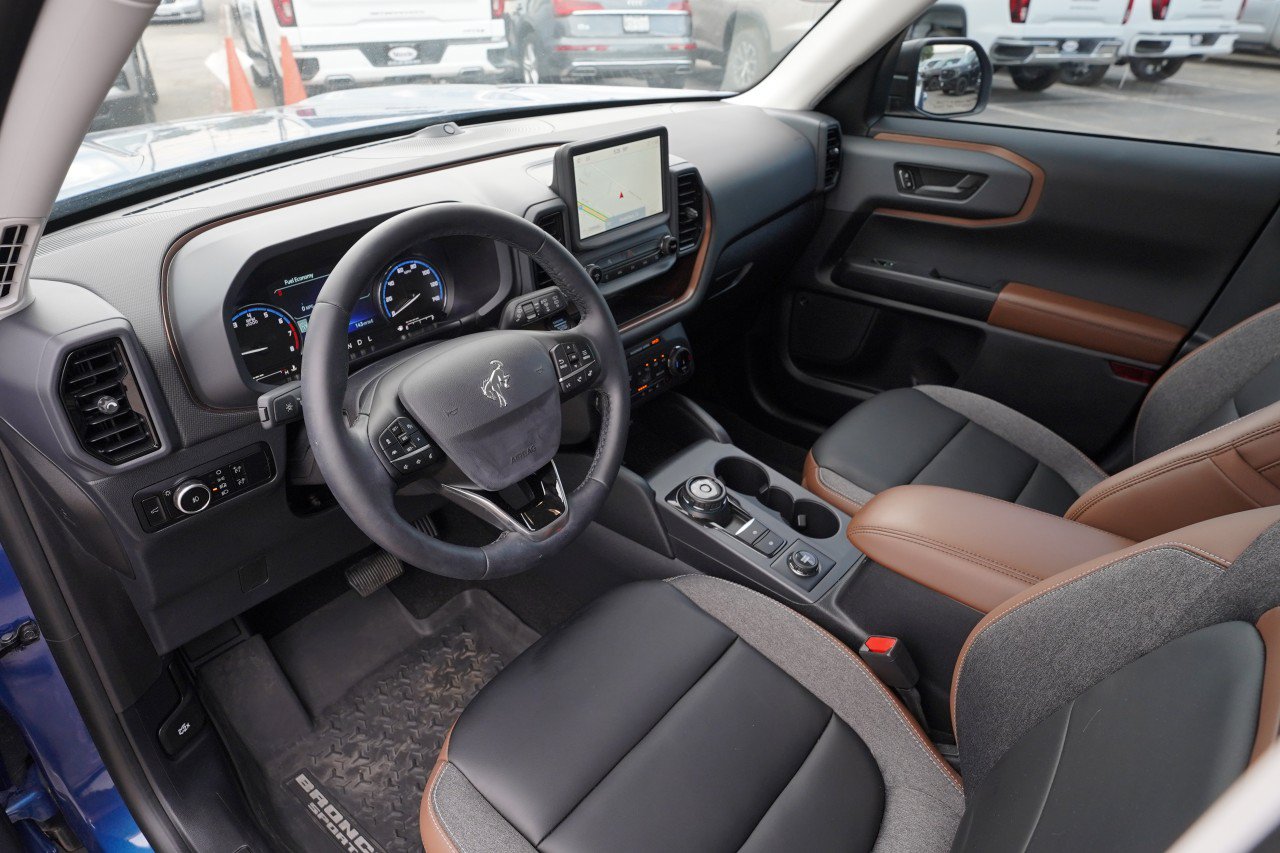 Used 2024 Ford Bronco Sport Outer Banks w/ Tech Package AWD/4WD image 17