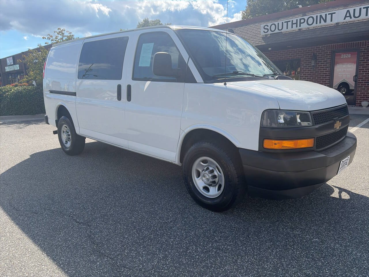 Used 2022 Chevrolet Express 2500 w/ Driver Convenience Package RWD image 4