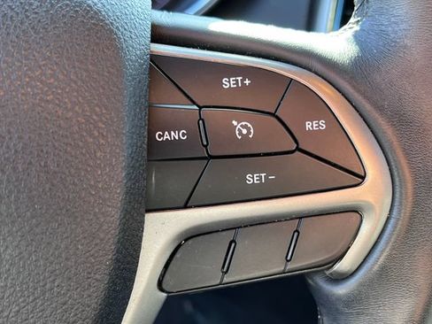 Used 2018 Jeep Grand Cherokee Limited AWD/4WD image 9