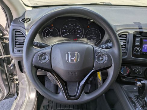 Used 2020 Honda HR-V LX image 9