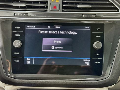 Used 2022 Volkswagen Tiguan SE w/ Panoramic Sunroof Package AWD/4WD image 13