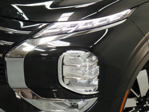 New 2026 Mitsubishi Outlander SE FWD image 2