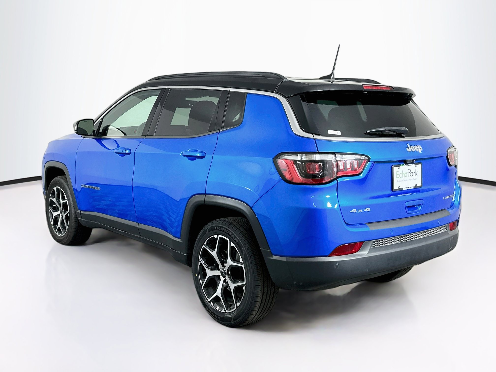 Used 2025 Jeep Compass Limited AWD/4WD image 5