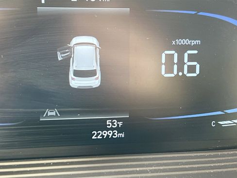 Used 2023 Hyundai Venue SE image 12