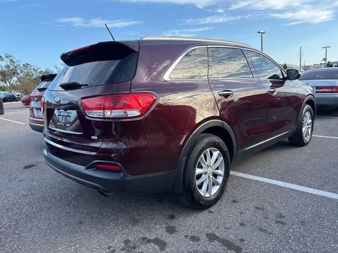 Used 2017 Kia Sorento LX image 3