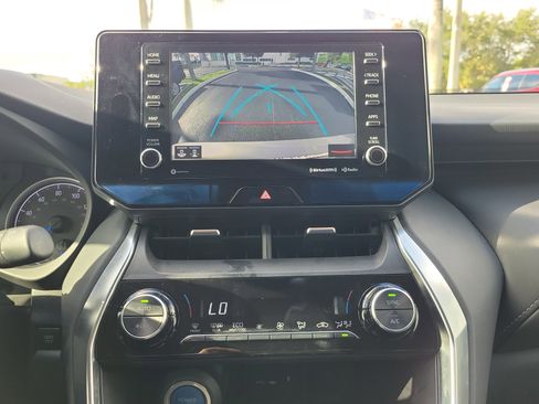 Used 2022 Toyota Venza LE AWD/4WD image 27