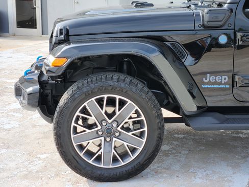 Used 2024 Jeep Wrangler High Altitude AWD/4WD image 9
