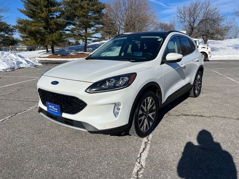 Used 2020 Ford Escape Titanium image 5