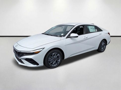 New 2026 Hyundai Elantra Sport FWD image 7