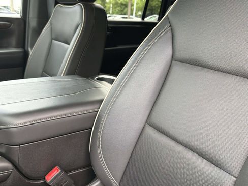 Used 2025 Chevrolet Suburban Premier RWD image 20