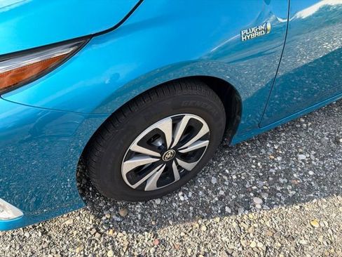 Used 2017 Toyota Prius Prime Premium FWD image 3