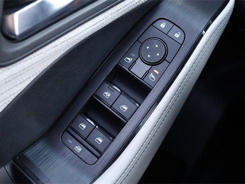 Certified 2023 Nissan Rogue SV image 17