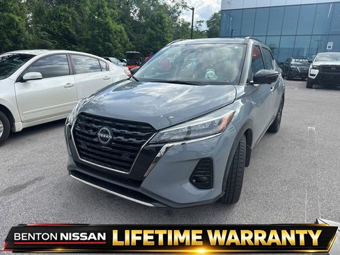Used 2023 Nissan Kicks SR w/ SR Premium Package FWD image 4