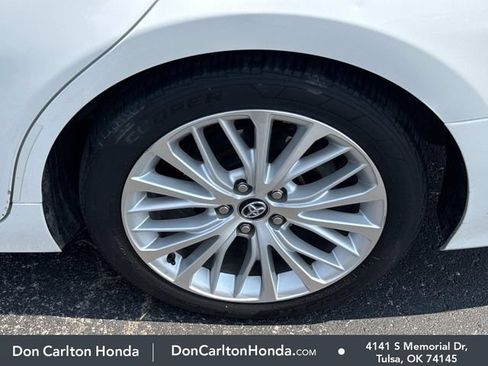 Used 2020 Toyota Camry XLE FWD image 11