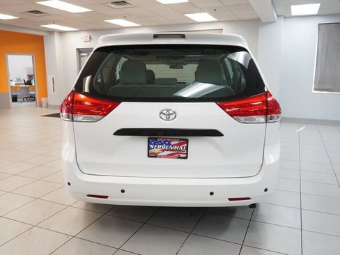 Used 2014 Toyota Sienna L FWD image 8