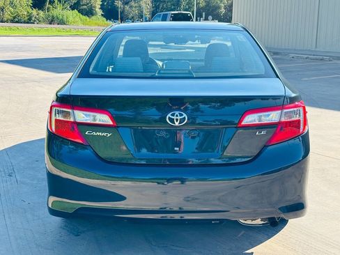 Used 2014 Toyota Camry LE image 8
