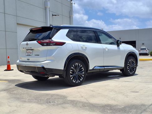 Used 2024 Nissan Rogue Platinum w/ Platinum Premium Package FWD image 5