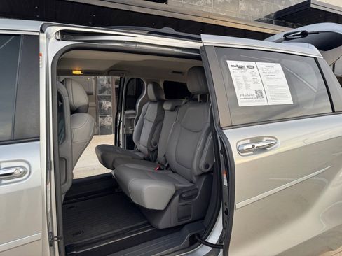 Used 2021 Toyota Sienna XLE image 36
