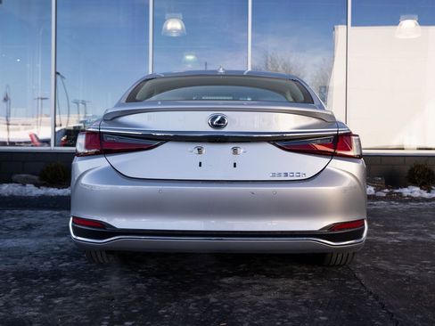 Used 2020 Lexus ES 300h w/ Premium Package image 5