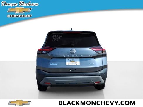 Used 2023 Nissan Rogue S image 4