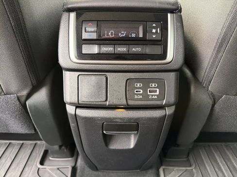 Certified 2023 Subaru Ascent Premium w/ Convenience Package AWD/4WD image 21