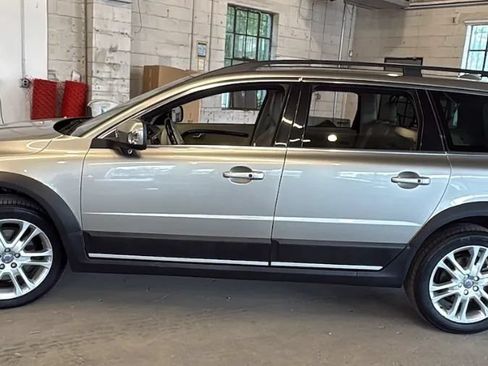 Used 2016 Volvo XC70 T5 Platinum w/ Climate Package AWD/4WD image 4