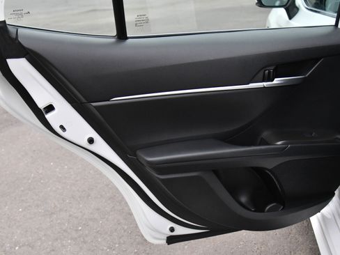 Used 2023 Toyota Camry SE image 32