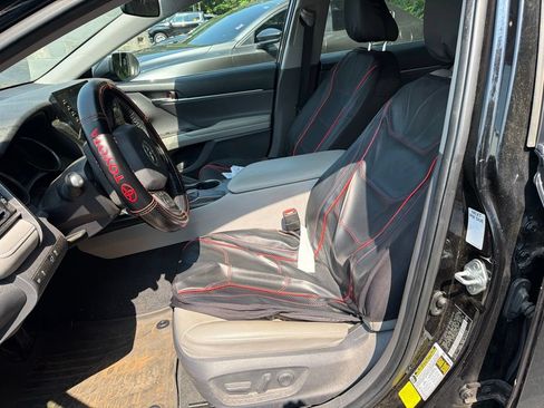 Used 2021 Toyota Camry SE FWD image 7