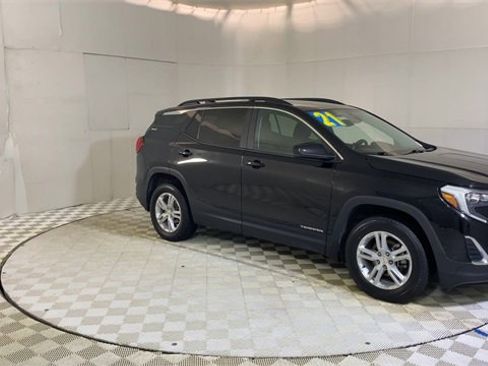Used 2021 GMC Terrain SLE w/ Driver Convenience Package image 2