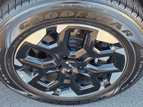 Used 2024 Kia Sorento S image 10