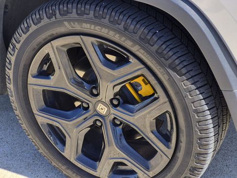 Used 2023 Rivian R1S Adventure image 7